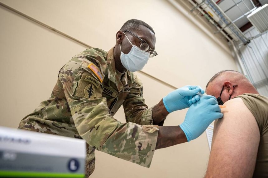 Quân nhân Mỹ từ chối tiêm vaccine Covid-19 có thể bị sa thải